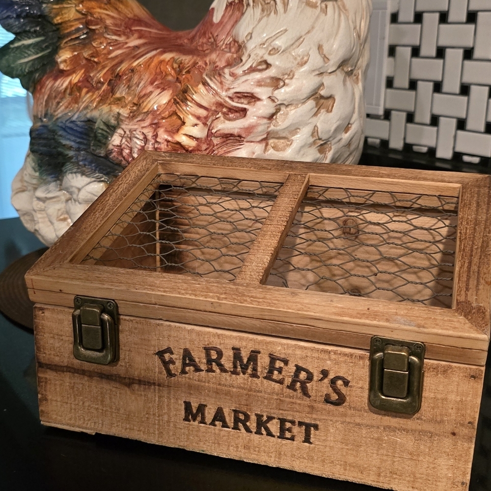 Wooden FARMERS MARKET Chicken Wire Box Like New